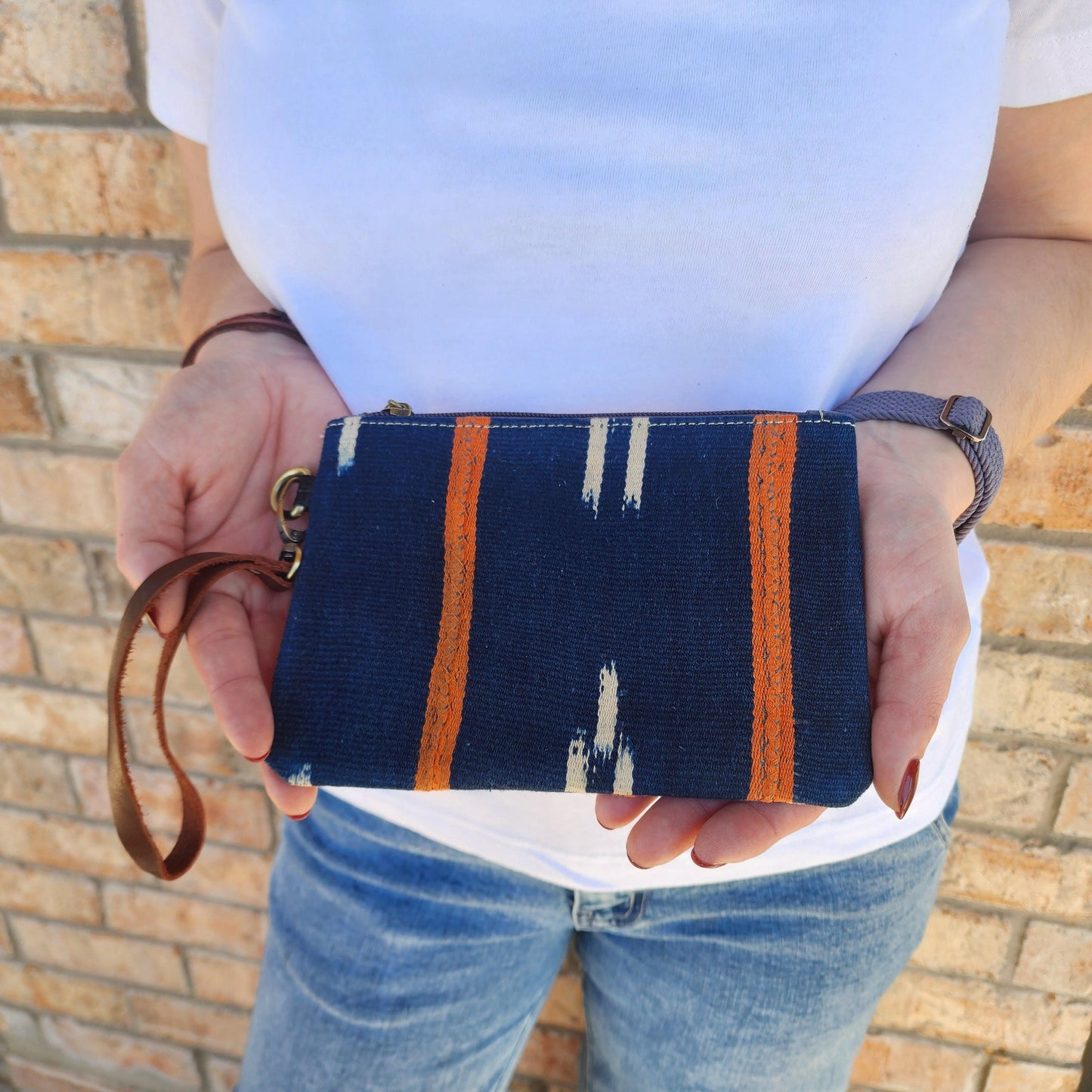 Vintage Moroccan Blanket Wristlet: Boho Coin Purse & Card Wallet for Bohemian Fashion Enthusiasts