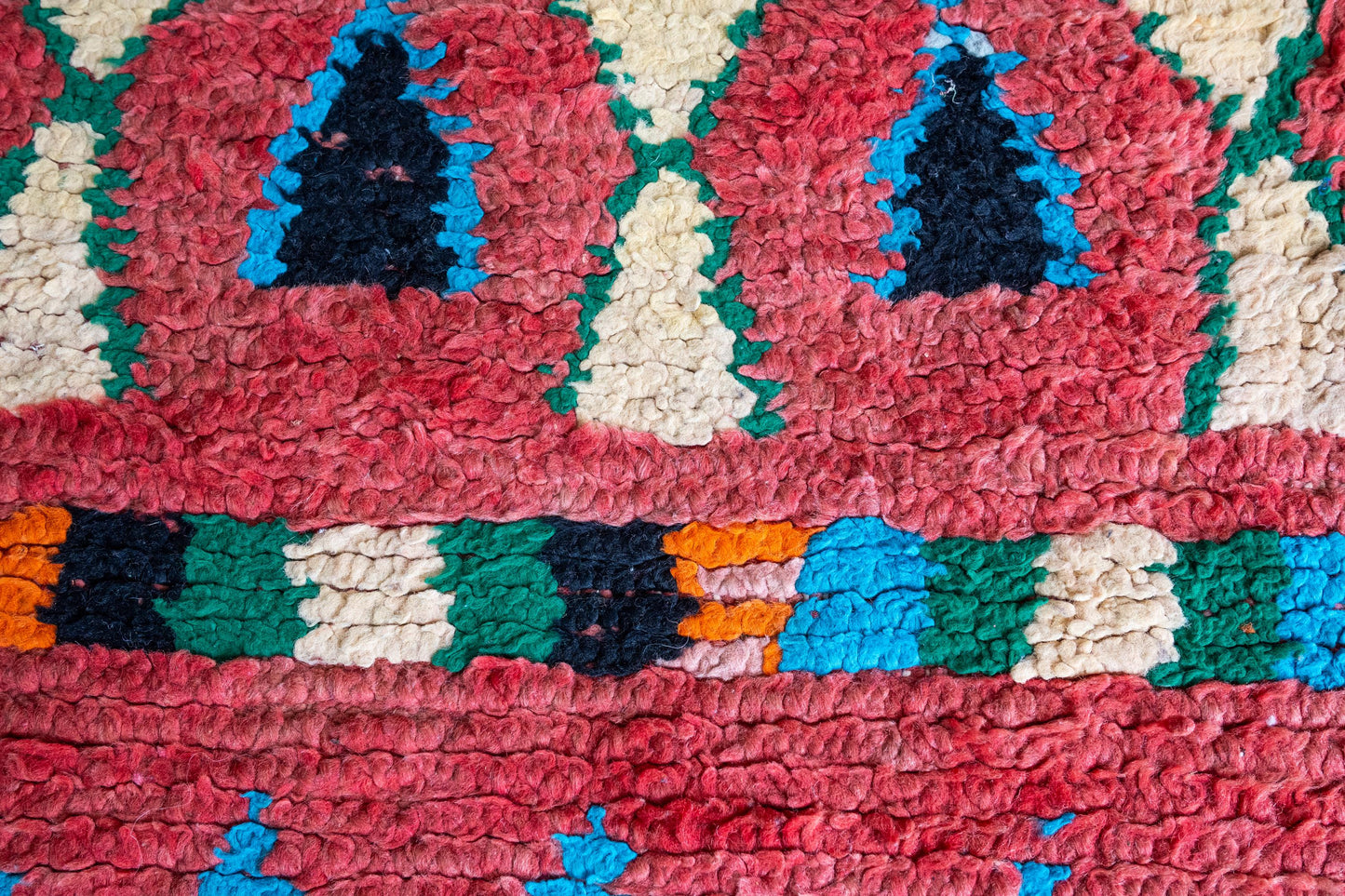 Vibrant Moroccan Runner: Eclectic Home Decor, Artisan-Made Geometric Pattern for Contemporary Interiors