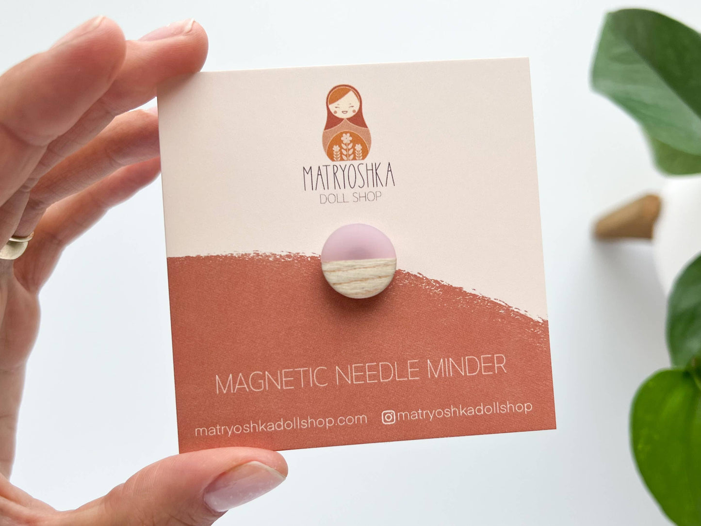 Circle magnetic needle minder
