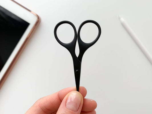 Small needlecraft scissors