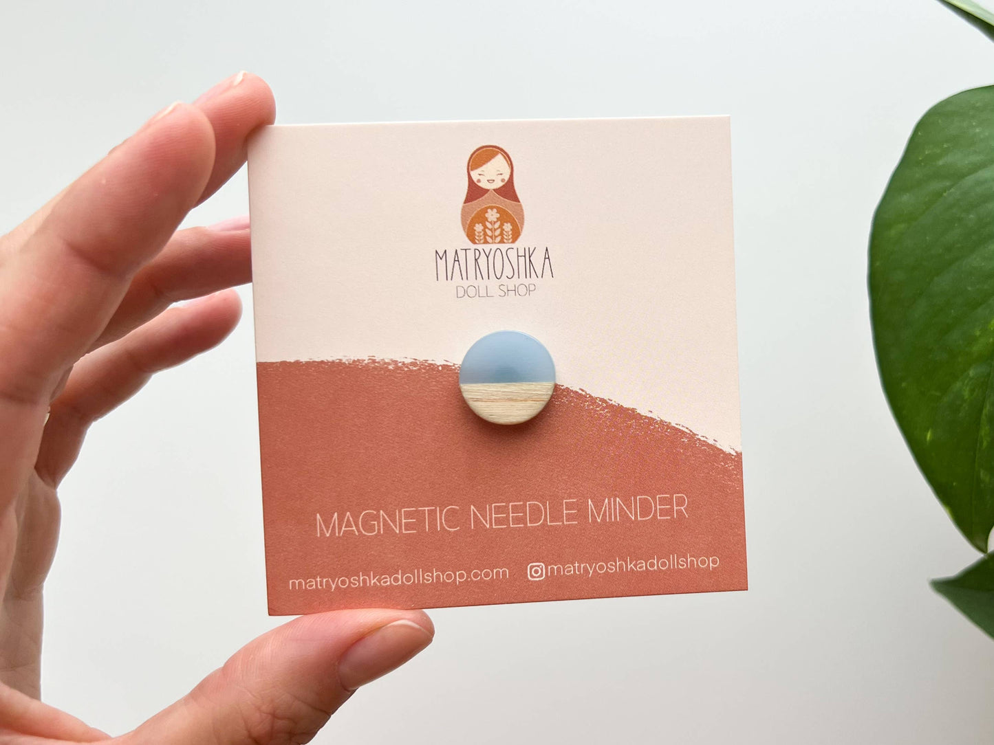 Circle magnetic needle minder