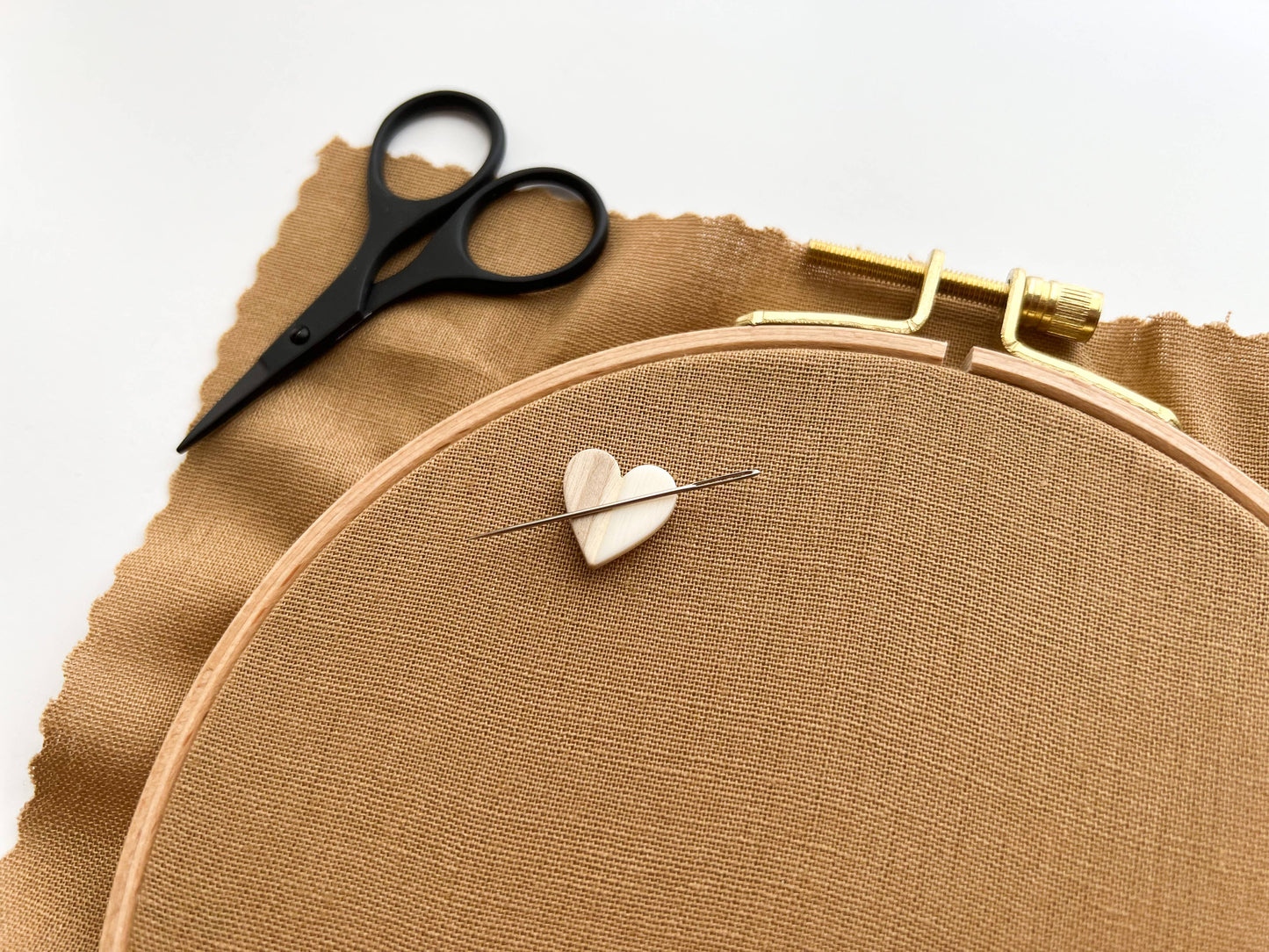 Heart Magnetic Needle Minder