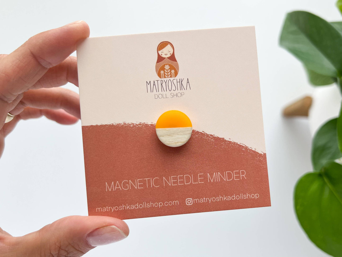 Circle magnetic needle minder