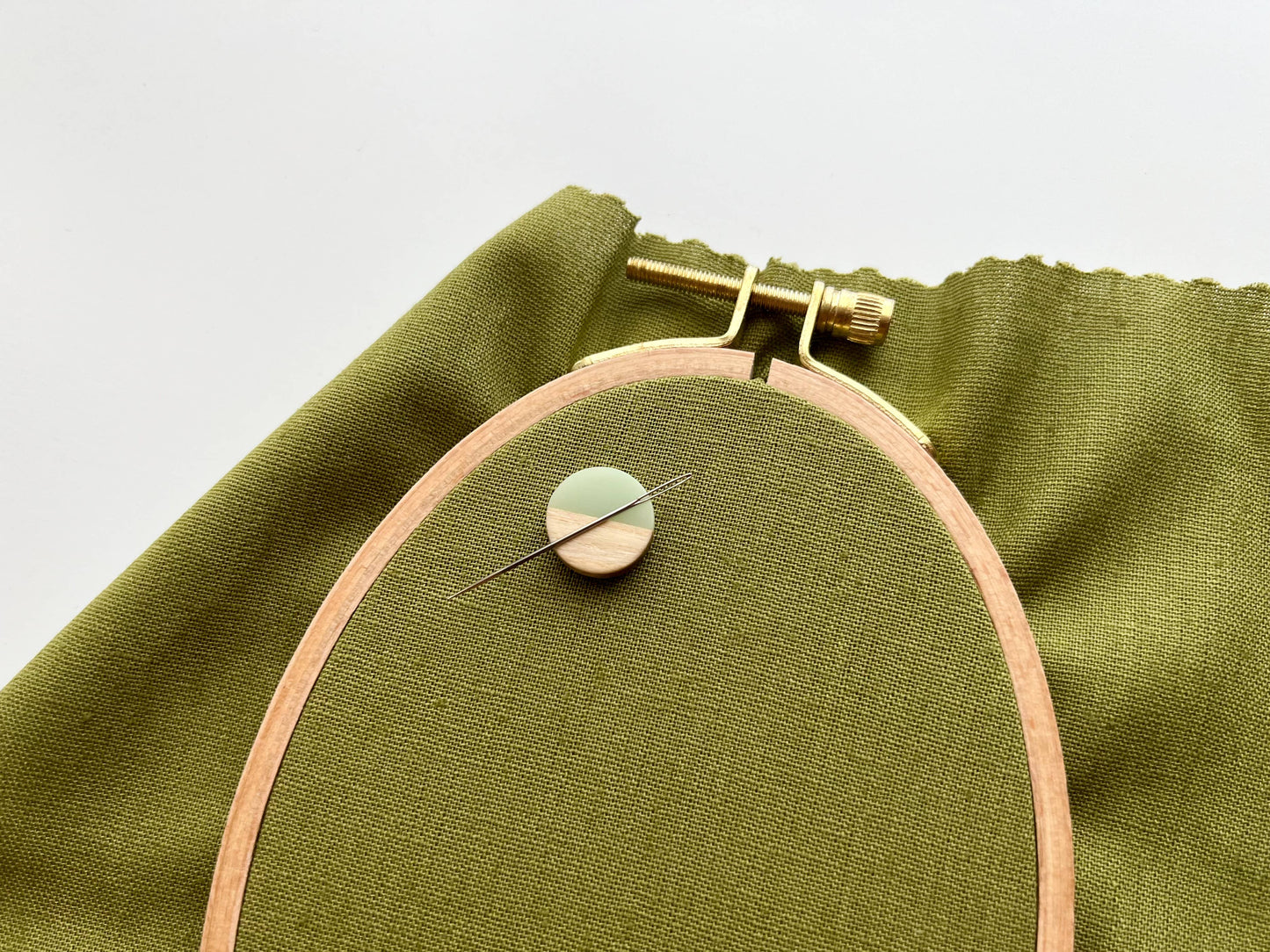 Circle magnetic needle minder