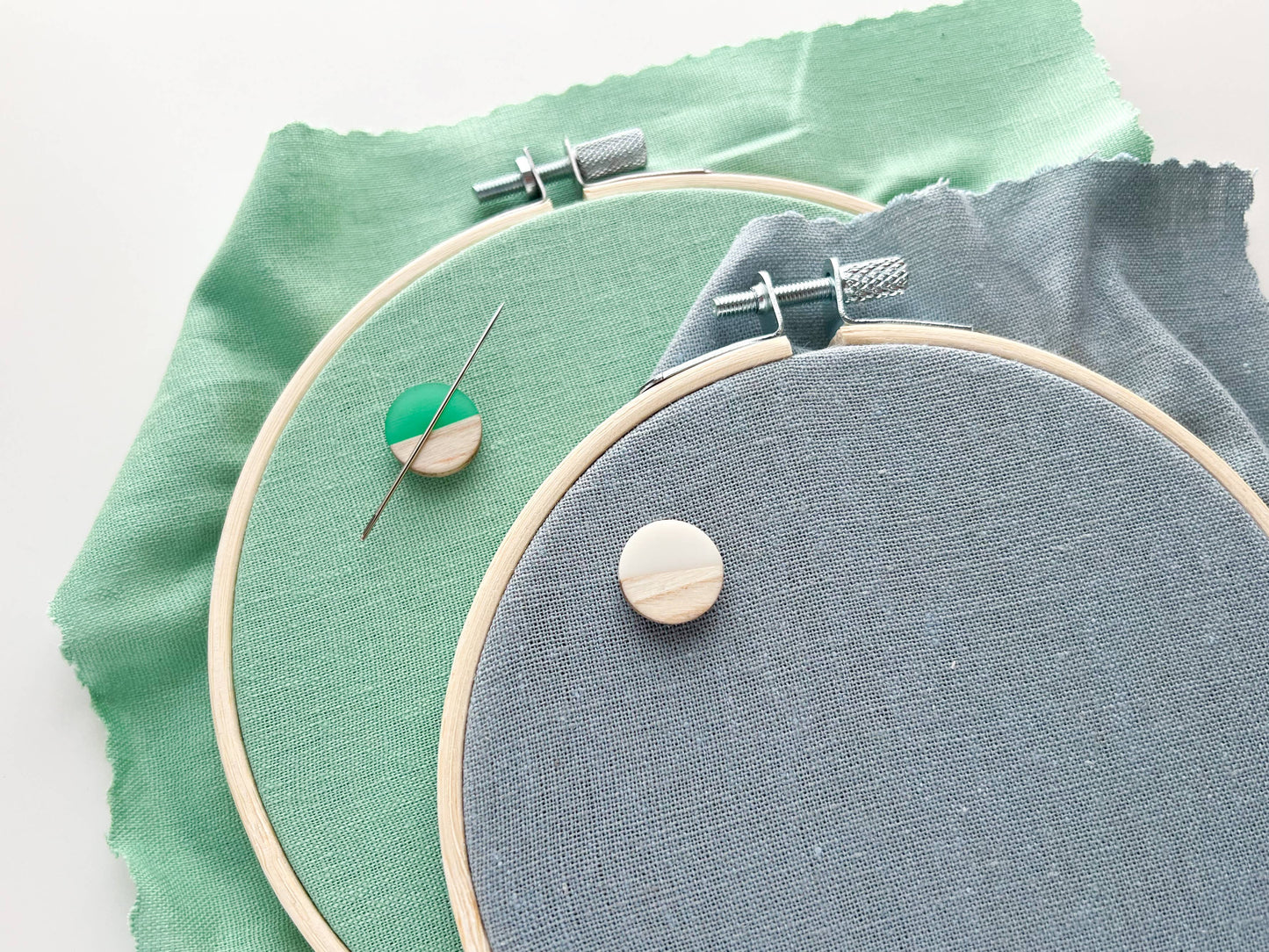 Circle magnetic needle minder