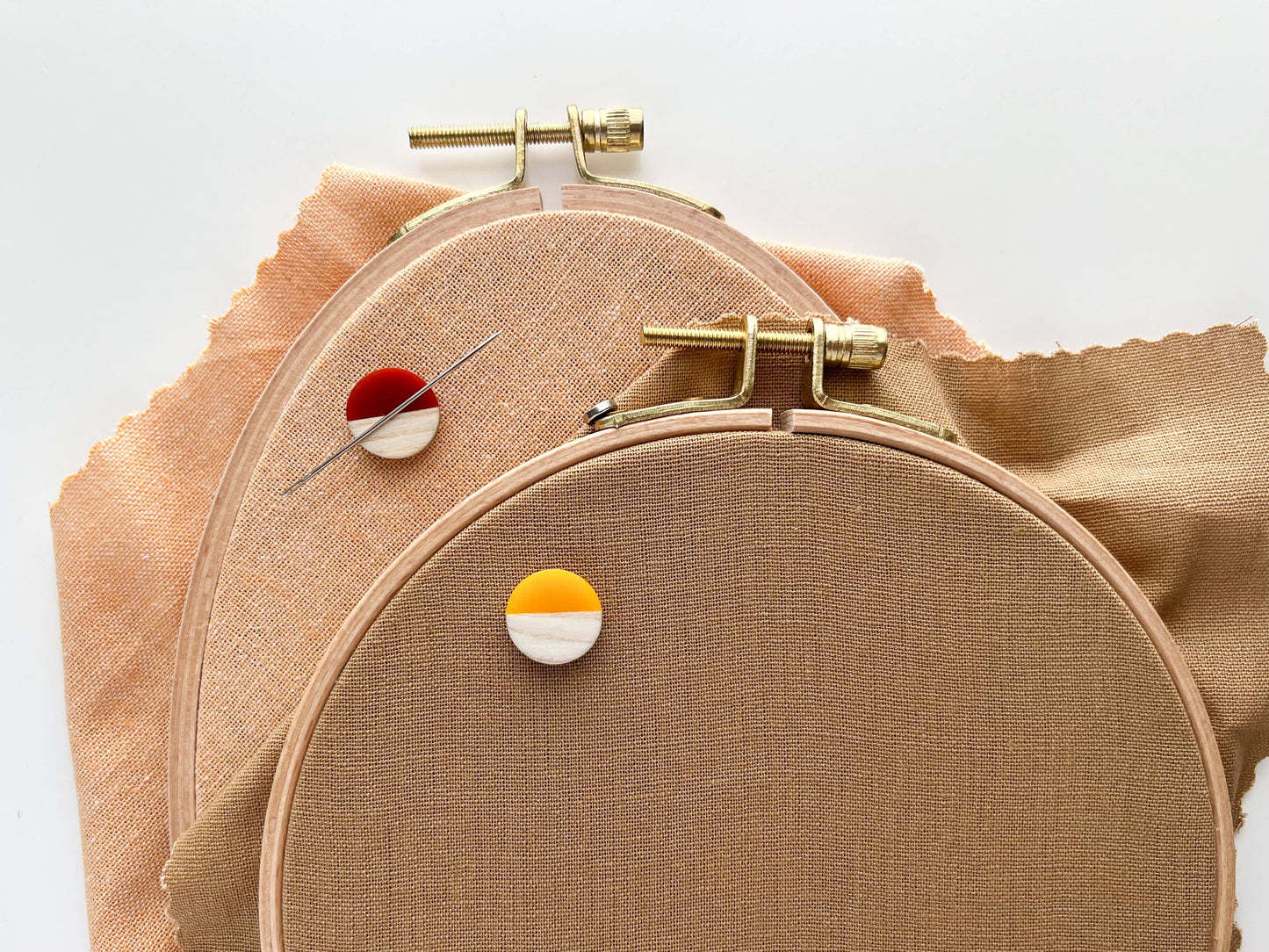 Circle magnetic needle minder