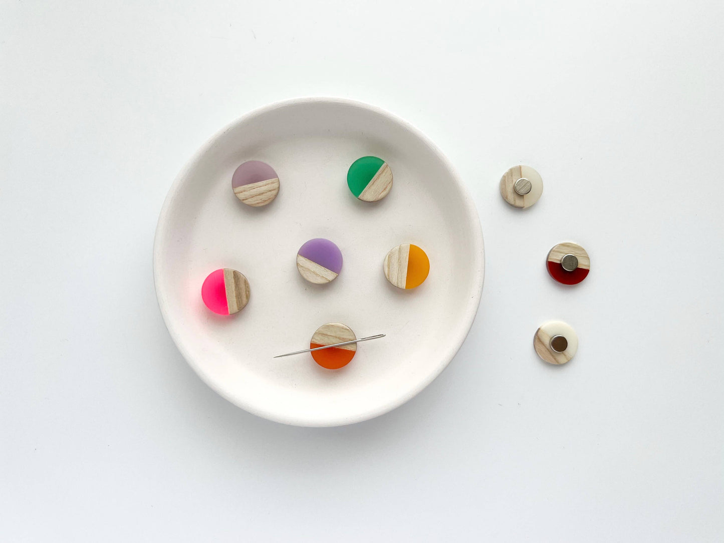 Circle magnetic needle minder