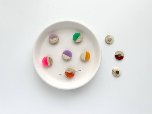 Circle magnetic needle minder