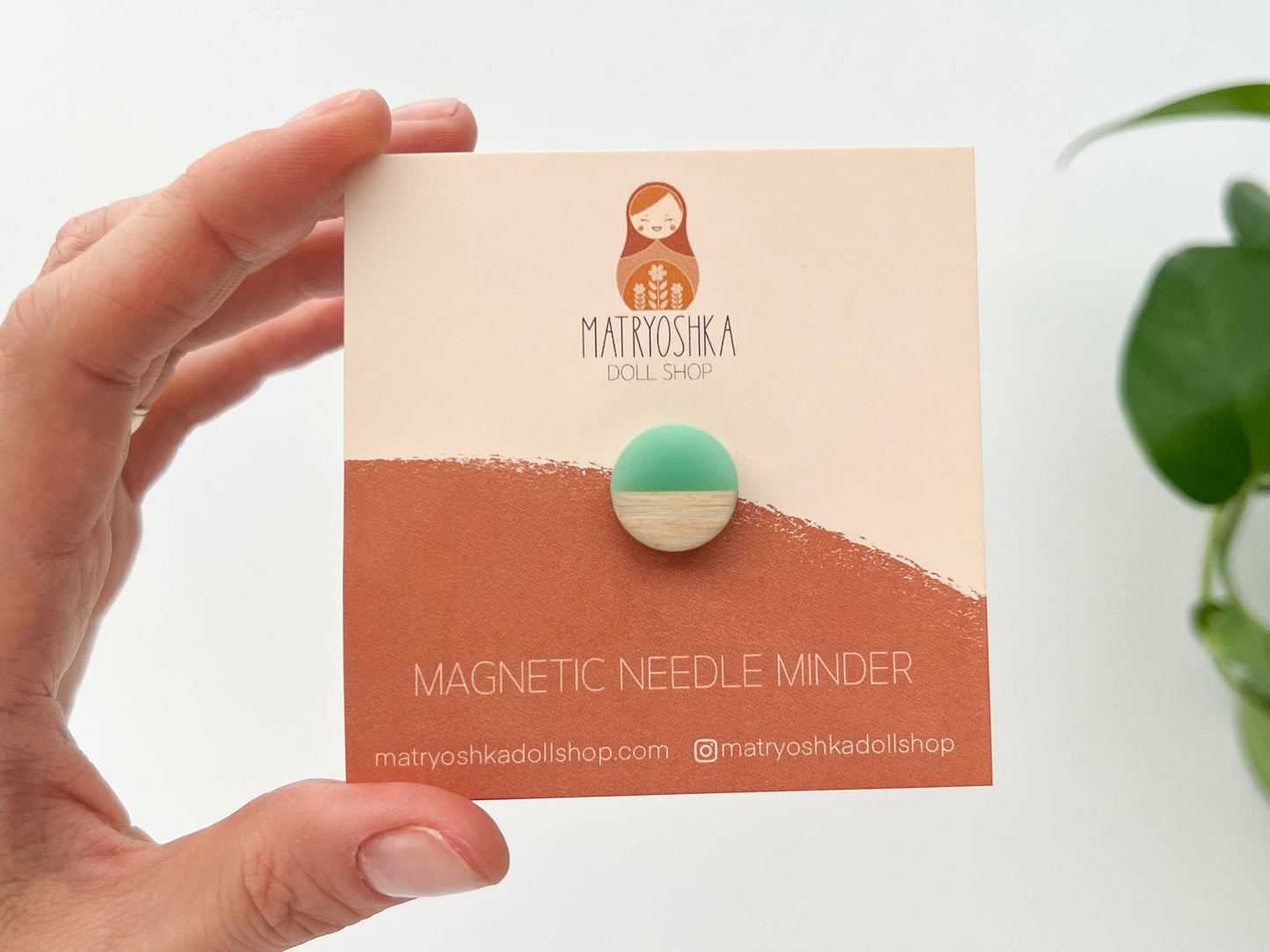 Circle magnetic needle minder