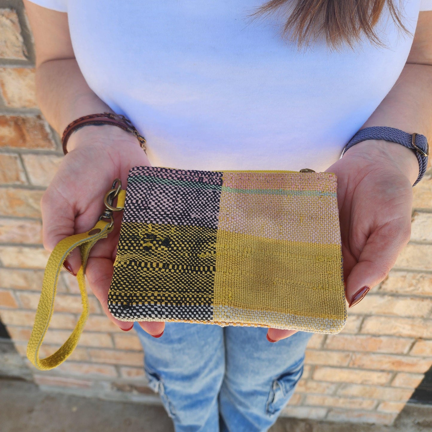 Vintage Moroccan Blanket Wristlet: Boho Coin Purse & Card Wallet for Bohemian Fashion Enthusiasts
